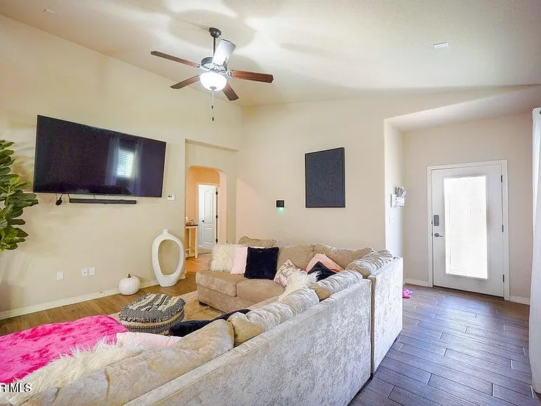 2105 Tim Foster St — Photo 5