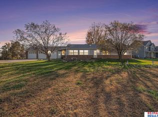 1054 Hillcrest Dr, Fremont, NE 68025