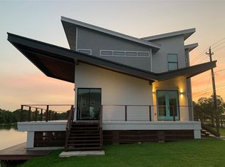 1117 E Meyer Rd, Seabrook, TX 77586