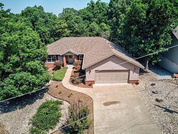 4th image of 18 Dunvegan Ln