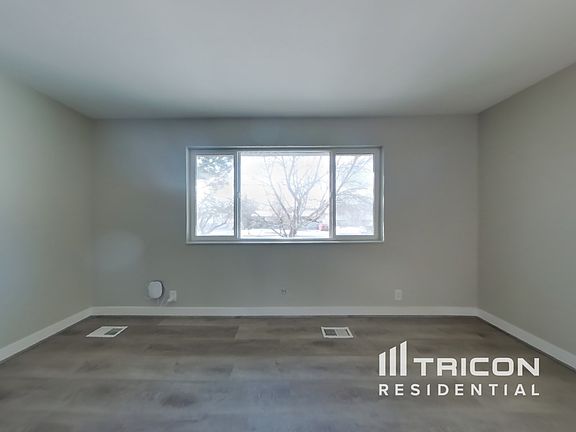 3rd image of 6069 S Country Hills Dr