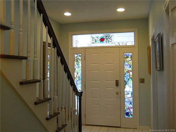 Entrance hallway is welcomi...