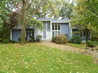 14 Hemlock Rd, Livingston, NJ 07039