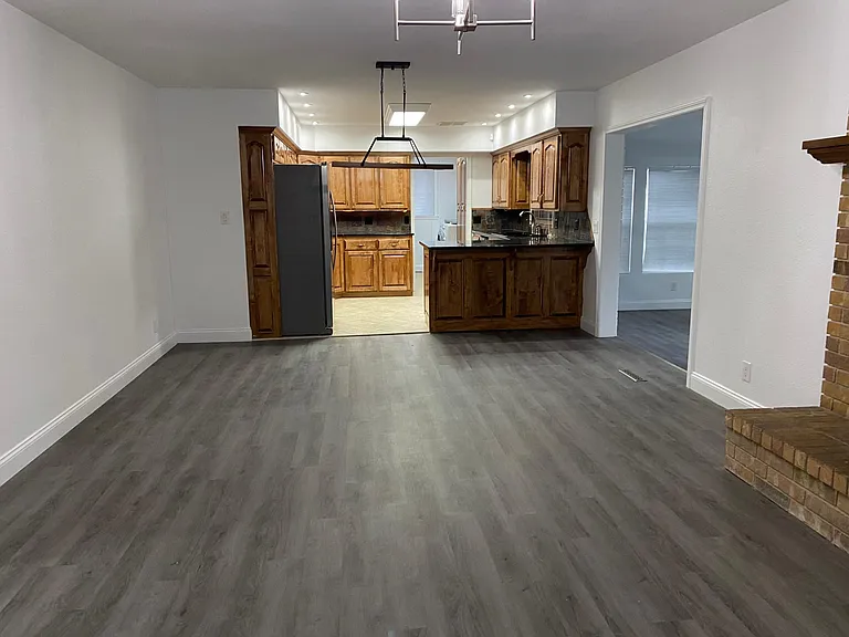 1329 E Snider St — Photo 9