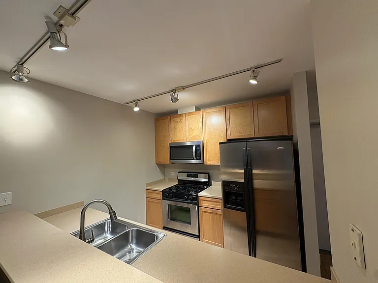 1033 E 46th St #204 — Photo 5