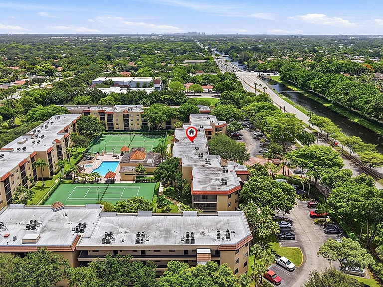 10401 W Broward Blvd #401 — Photo 1