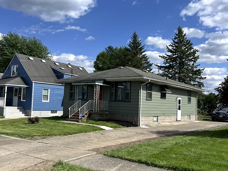 951 E Florida Ave — Photo 3