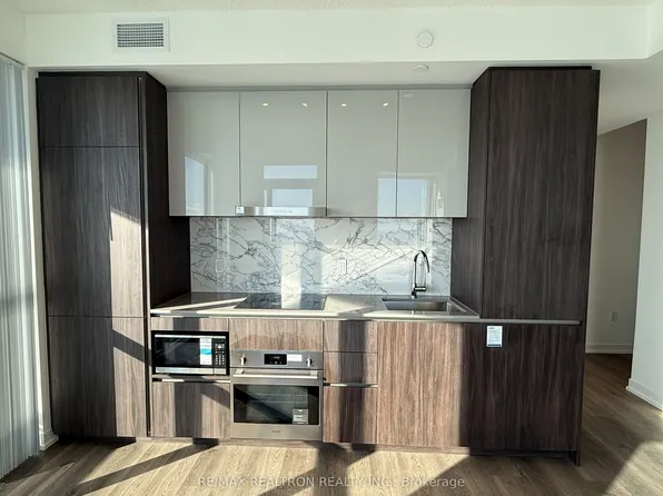 8 Interchange Way, Vaughan, ON