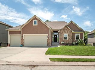 1907 Ridge Tree Dr, Pleasant Hill, MO 64080