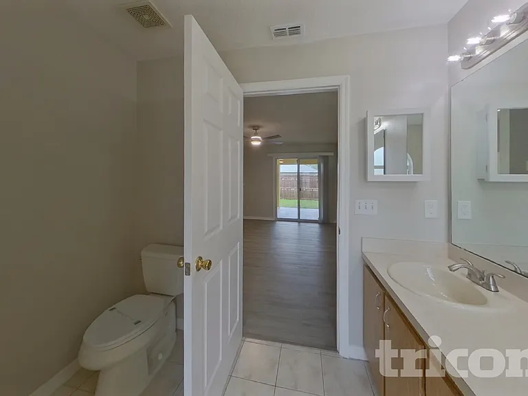 2438 Pine Chase Cir — Photo 9