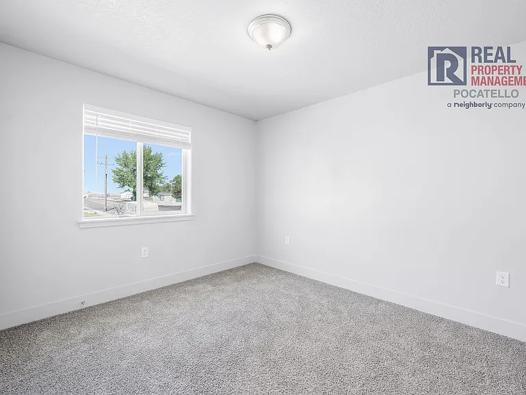 1829 W Quinn Rd — Photo 16