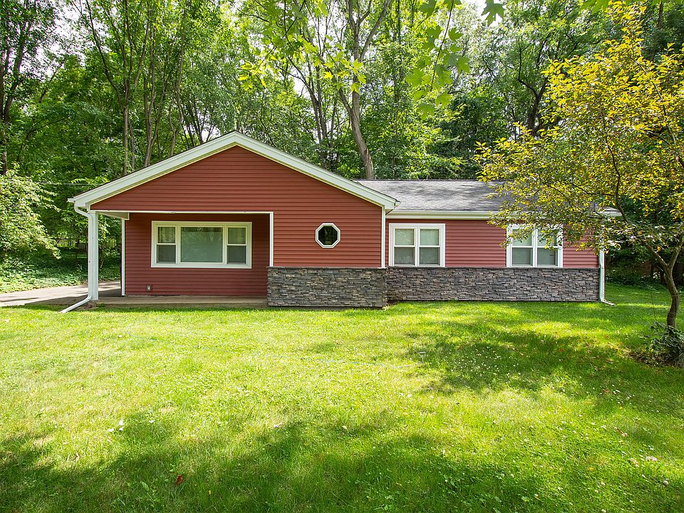 1st image of 11 Brookfield Dr