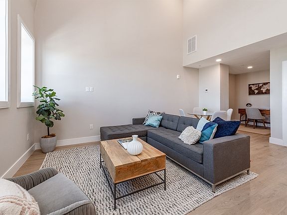 5th image of 4 Franklin St #401