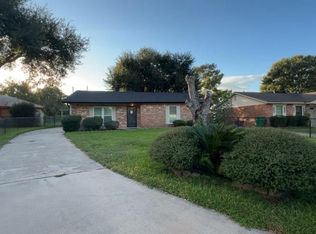 1226 Valley Dr, Angleton, TX 77515