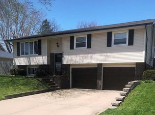 225 Avondale Dr, East Peoria, IL 61611