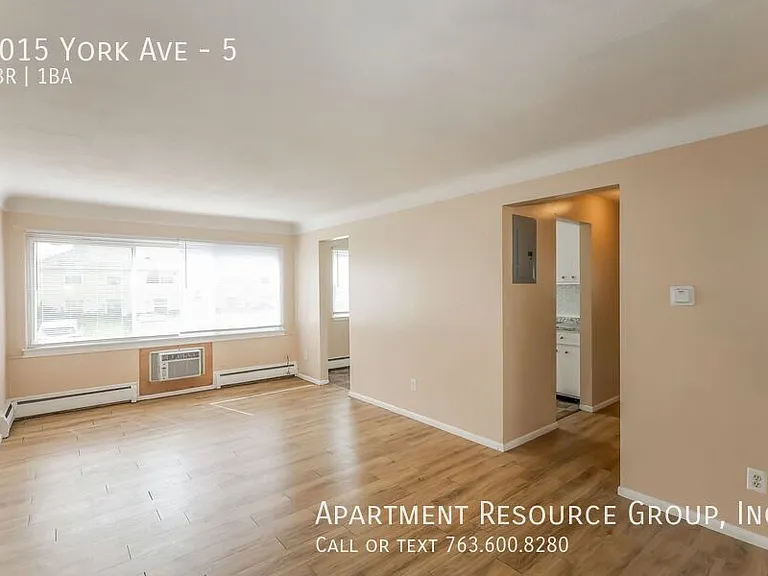 1015 York Ave #5 — Photo 3