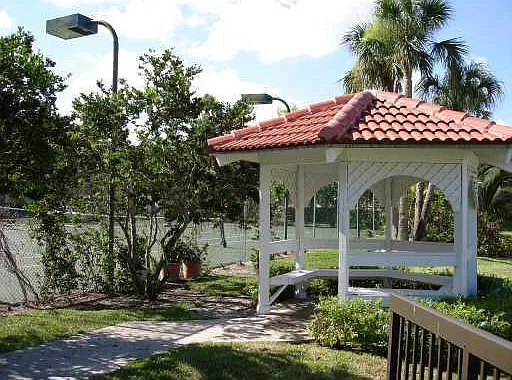 5641 Riverside Dr #306B1 — Photo 21