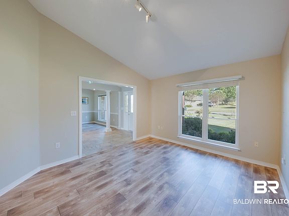4th image of 9462 Lakeview Dr