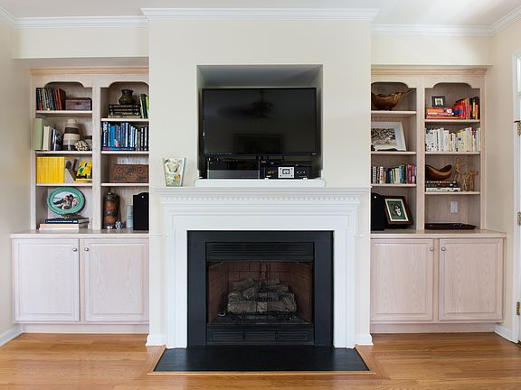 Built in shelves & storage