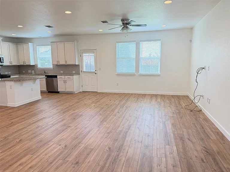 10321 Forest Grove Dr — Photo 3