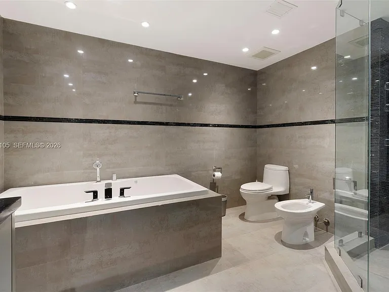 19216 Fisher Island Dr #19216 — Photo 29