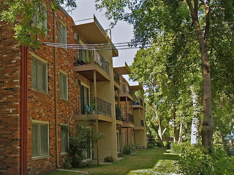 Apache Manor Apartments — Photo 13