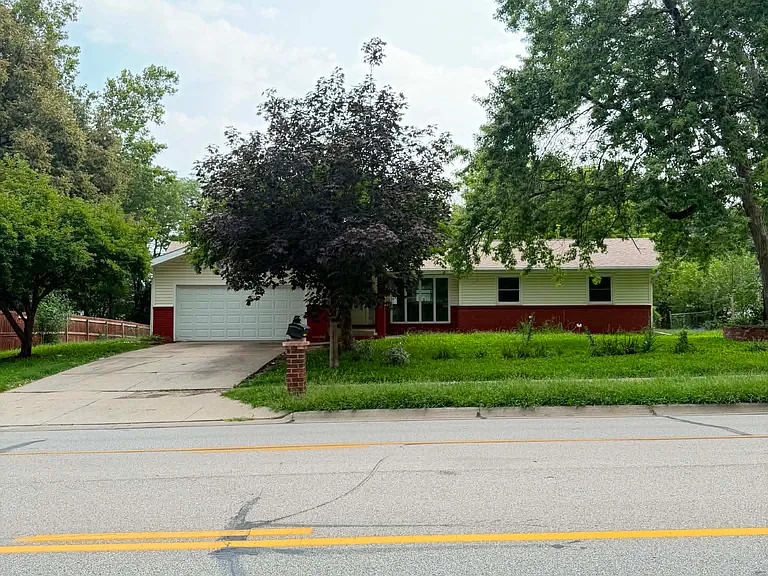 6205 Holdrege St — Photo 18