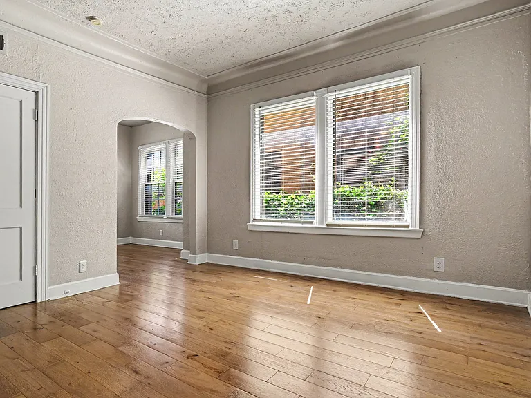 4515 Swiss Ave — Photo 15