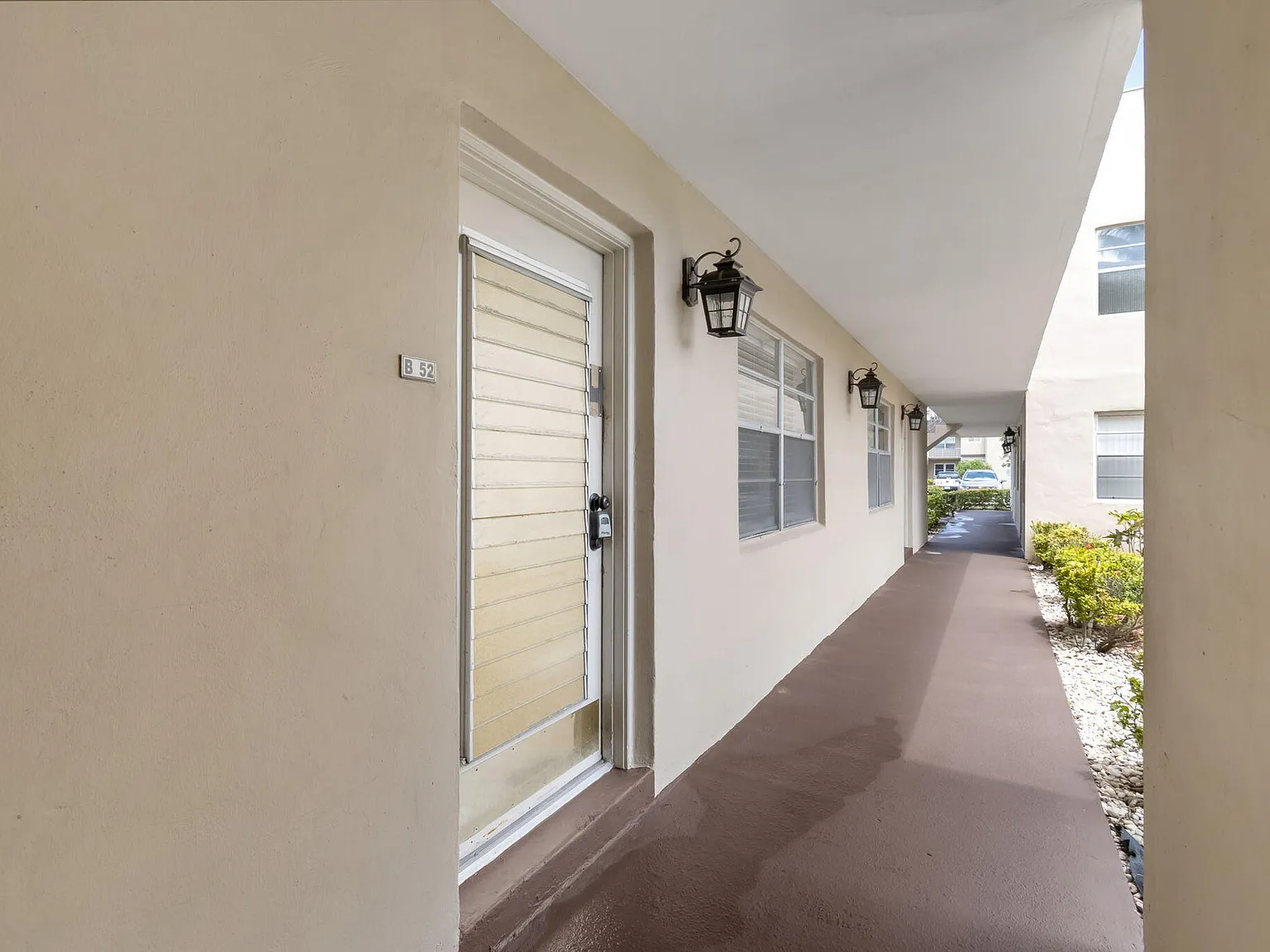 2 bed, 2.0 bath, 902 sqft, $1,700 — Photo 3