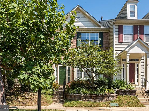2nd image of 140 Quiet Waters Pl