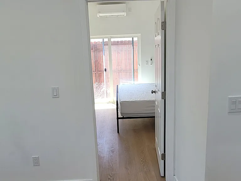 7103 Yarmouth Ave — Photo 10