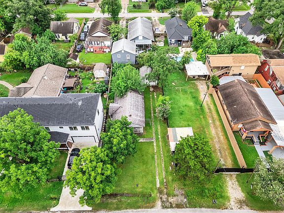 3rd image of 1210 Lindale St