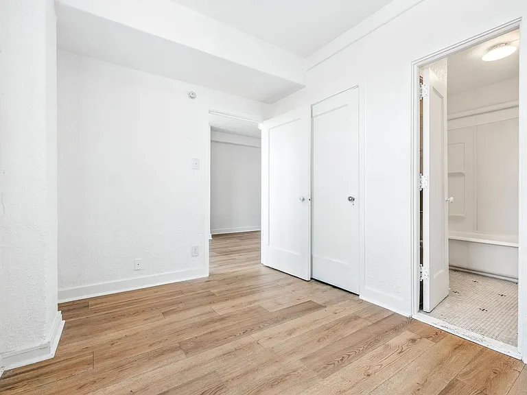 St. Regis Apartments — Photo 28