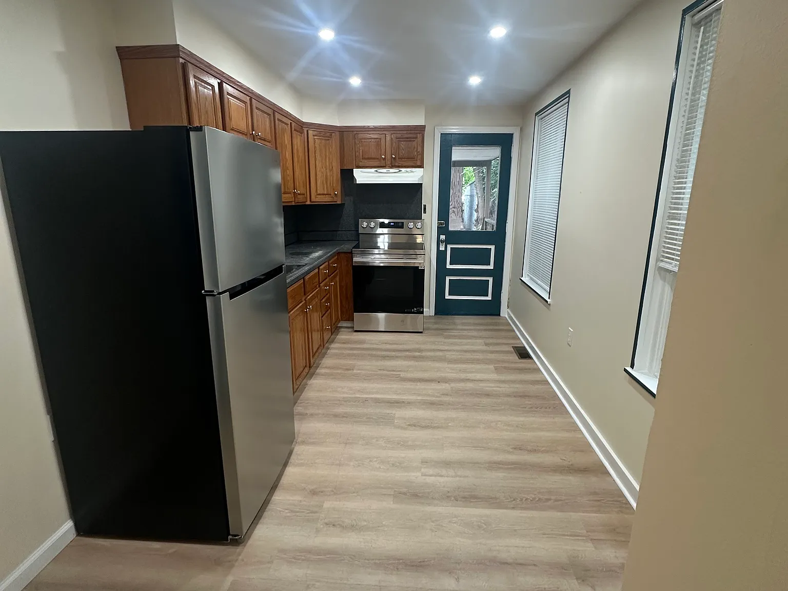 3 bed, 1086 sqft, $1,800 — Photo 3