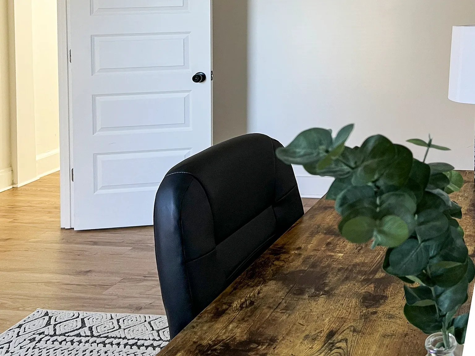4 bed, 2.0 bath, 1550 sqft, $1,001 — Photo 2
