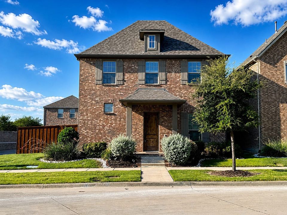 1st image of 1066 Fullerton Dr