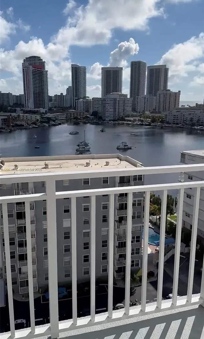 Golden Horn South Condo — Photo 1