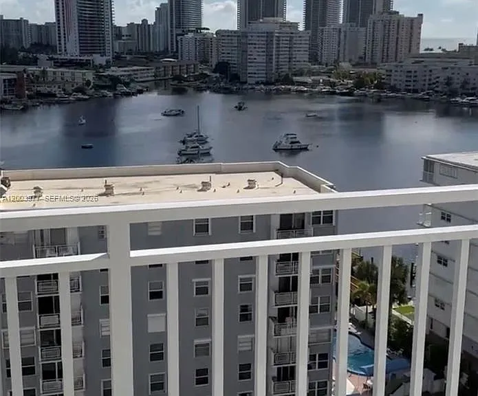 427 Golden Isles Dr #14E — Photo 1