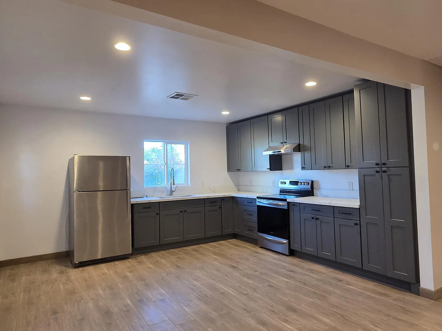 2 bed, 1.0 bath, 952 sqft, $1,800 — Photo 3