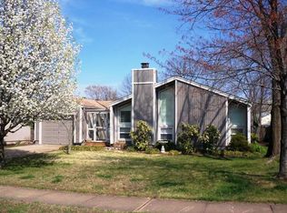 153 Magnolia Rd, Sterling, VA 20164