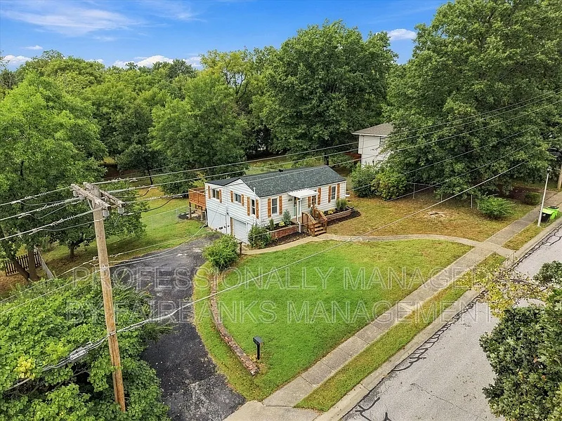 3 bed, 1.0 bath, 972 sqft, $2,150 — Photo 2