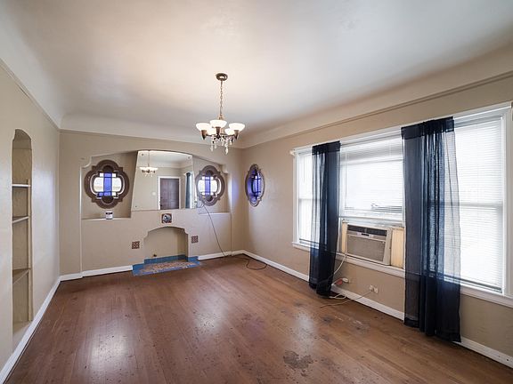 2nd image of 412 Club Dr APT 4