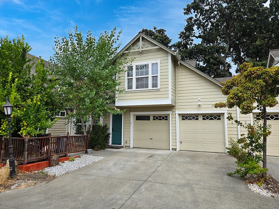 432 Hickory Cir