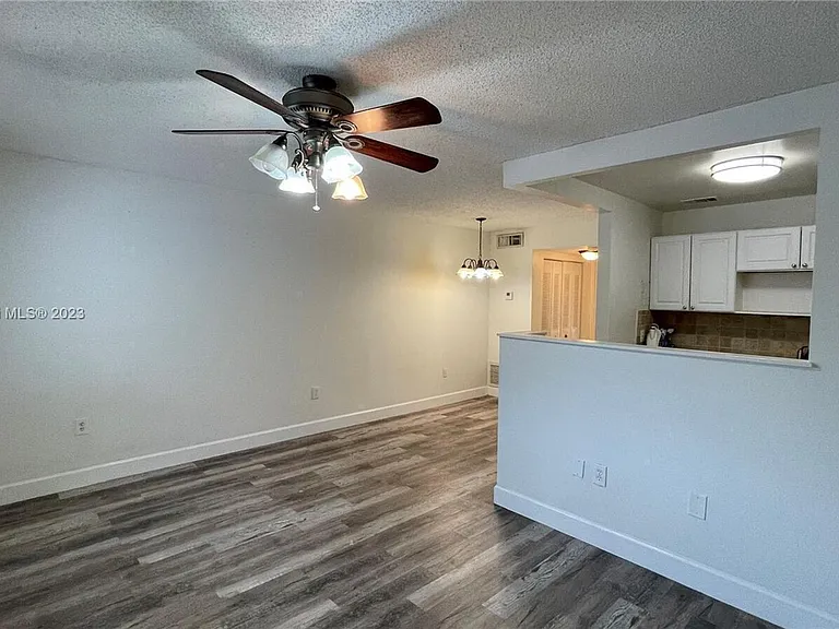 2878 Donnelly Dr #204 — Photo 2