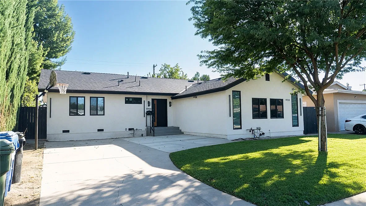 4 bed, 1449 sqft, $4,499 — Photo 1