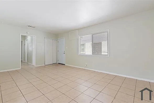 400 E Lancaster Blvd — Photo 6