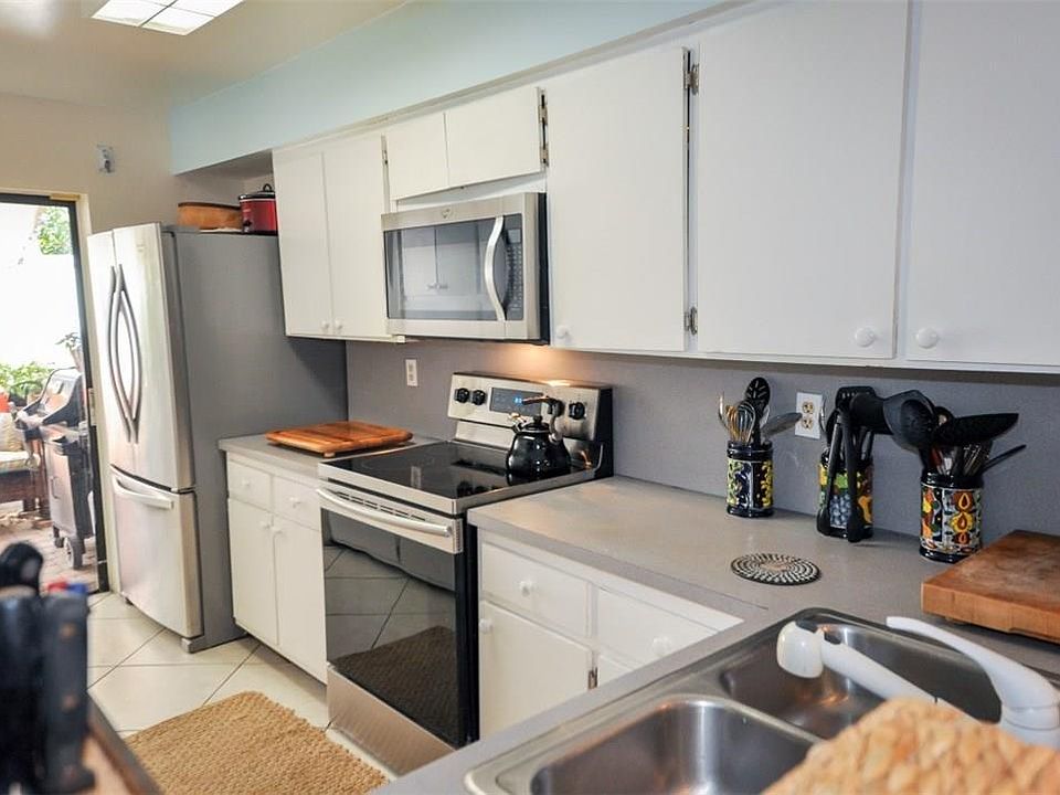 1st image of 555 NE 7th Ave