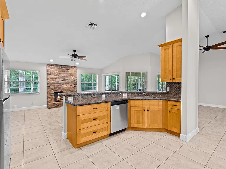 16628 Valencia Blvd — Photo 10