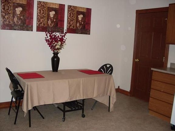 Kitchen eating area