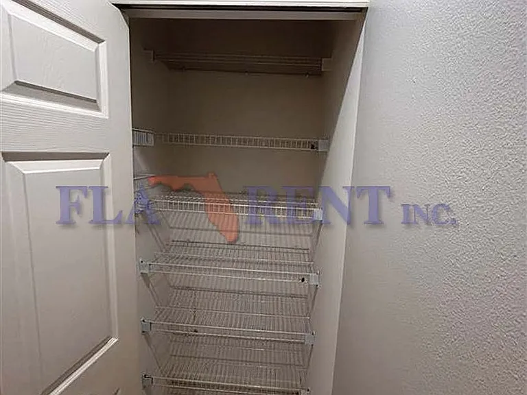 706 Andover Cir — Photo 6